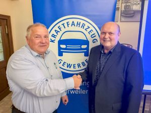 Obermesiter Stefan Odenthal gratuliert dem neu gewählten Beisitzer Johann Reithmeier