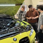 Einblicke in das Berufsbild des KFZ-Mechatronikers gab es beim Berufsinfomarkt