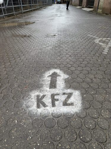 Hier entlang zur KFZ-Werkstatt