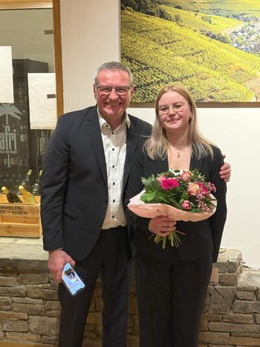 Leni Bergow aus Sinzig hat die Prüfung als KFZ-Mechatronikerin bestanden