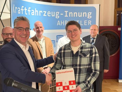 Prüfungsbester Florian Weidenbach Sparkassenpreis